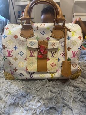 Lv Murakami speedy .. excellent beside yellowing on pocket.. petina way lighter